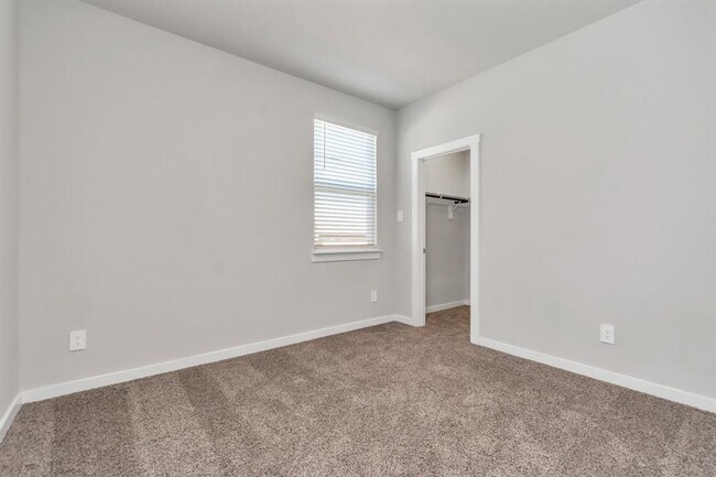 Building Photo - 3020 Gunnersbury Dr