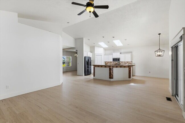 Building Photo - Fantastic 3-bed, 2.5 bath single level home near Downtown Star