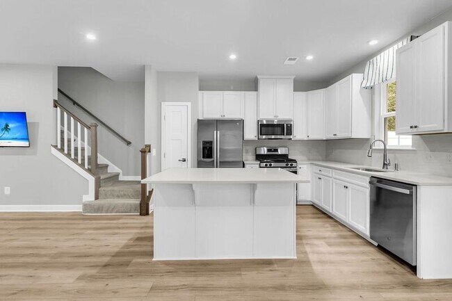 Building Photo - 1010 Crescent Cove Lane