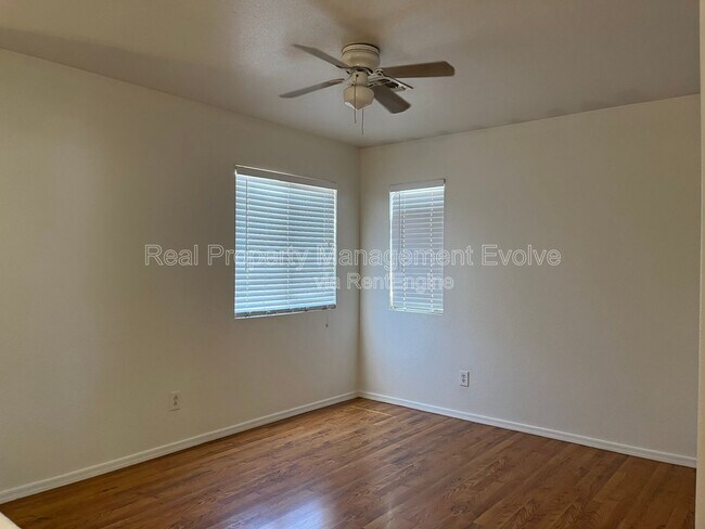 Building Photo - 10621 W Poinsettia Dr