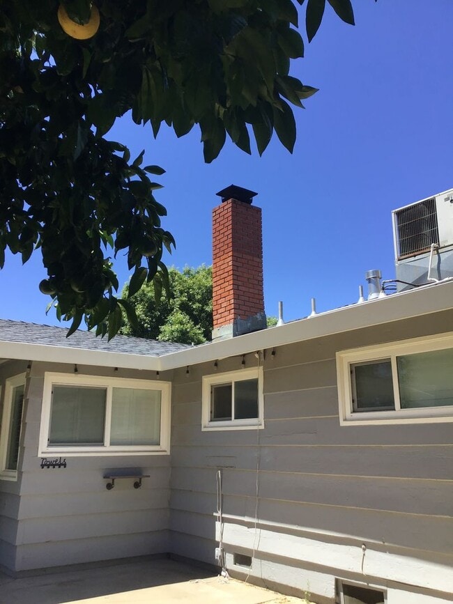 Building Photo - 3 Bedroom Home Coming Available