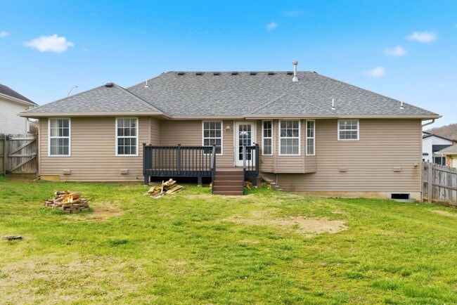 Building Photo - 3 Bedroom | 2 Bathroom | 2 Car Garage | Springfield MO | Fenced Back Yard!