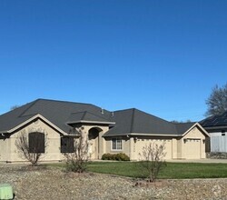 Building Photo - Beautiful 4 Bedroom in Cottonwood