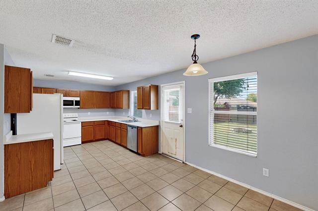 Building Photo - 2316 White Oak Dr