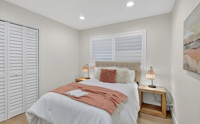 Building Photo - 5003 Valdez Ave