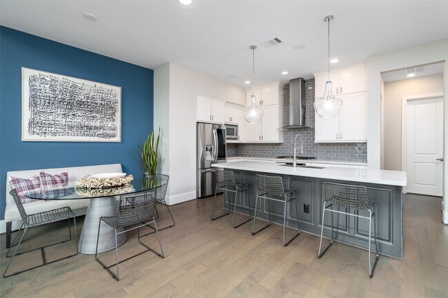 Building Photo - 1303 Edwinstowe Trl