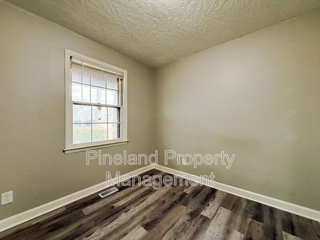 Building Photo - 1213 Strickland Bridge Rd