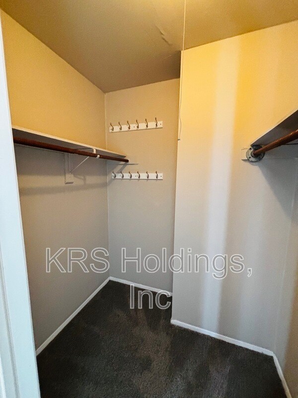Building Photo - 817 Pleasant St