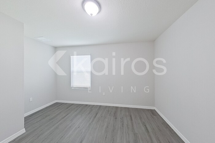 Building Photo - 8740 SW 43rd Ter