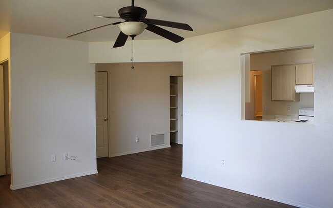 Building Photo - 6181 N Rockland Dr