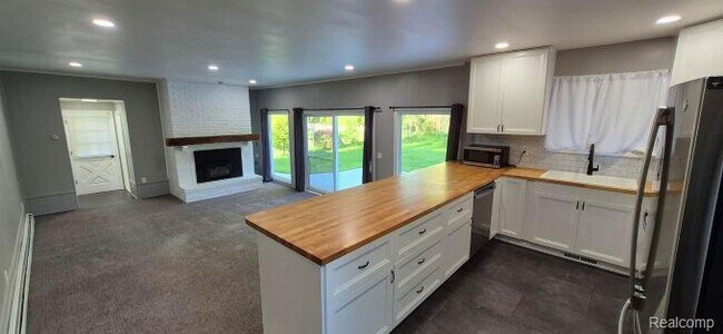 Building Photo - 6253 Cramlane Dr
