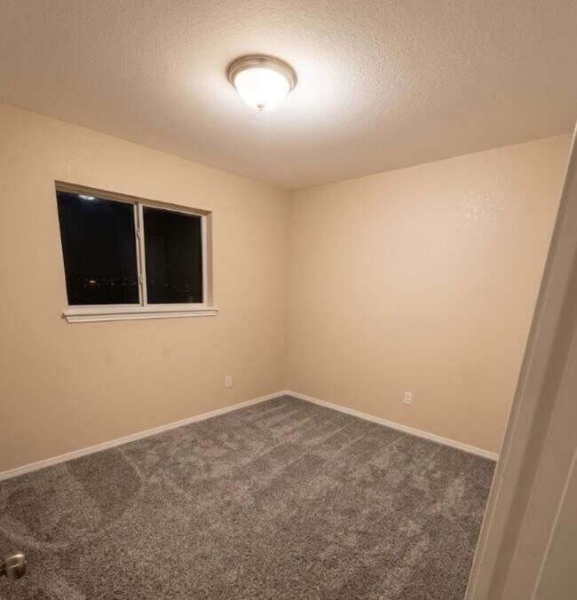 Building Photo - AVAILABLE 4/15/26 ; APPLY TODAY AT OUR WEBSITE!!!