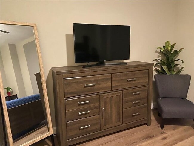 Building Photo - 507 Sabine St