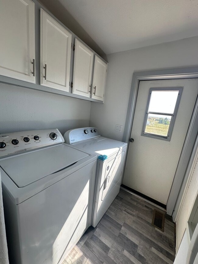 Building Photo - MODERN UPGRADES AND RURAL LIVING IN PEYTON