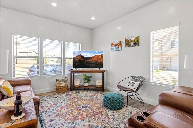 Building Photo - 350 W Old Hwy