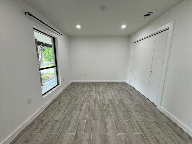 Building Photo - 2500 Harrowden Dr