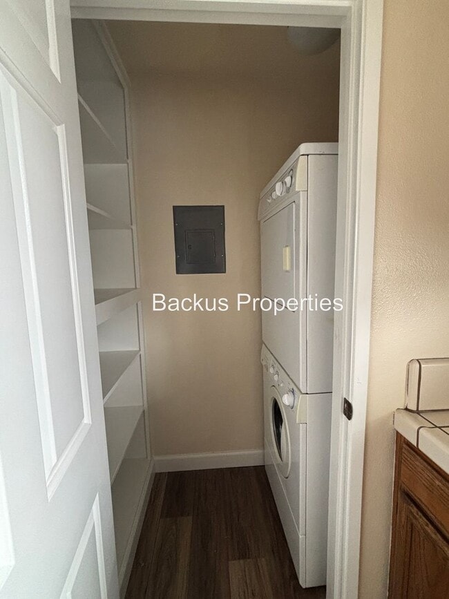Building Photo - Very nice upstairs two bedroom condo in We...
