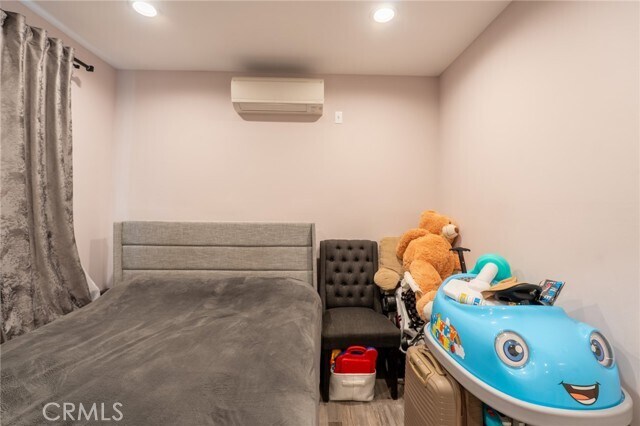 Building Photo - 7647 Amestoy Ave