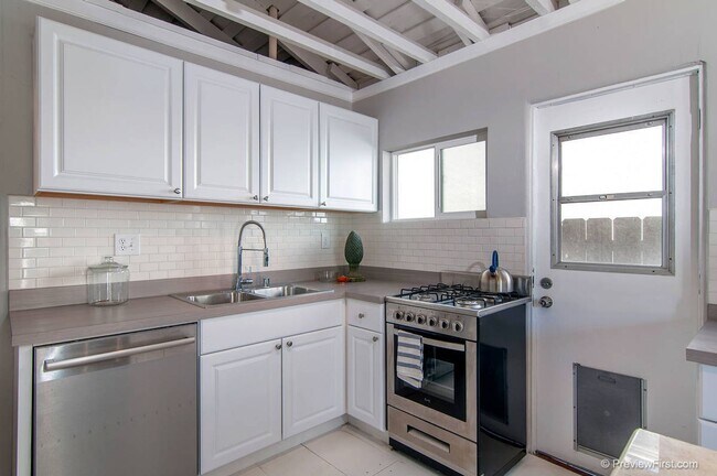 Building Photo - A North Park Gem! Remodeled! One of a kind...