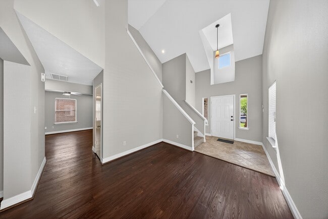 Building Photo - 7243 River Pines Dr