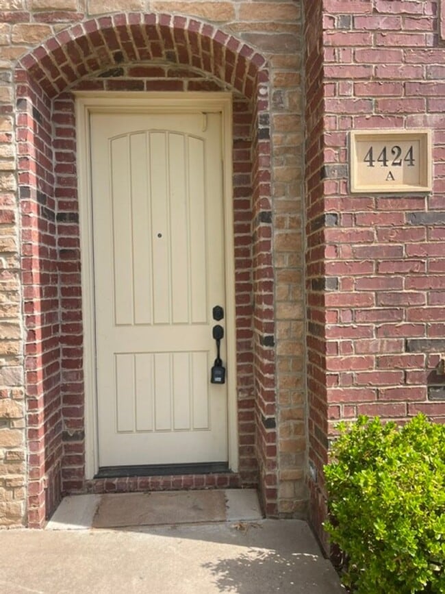 Building Photo - Duplex in South Lubbock