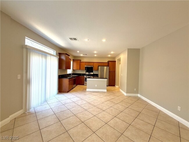 Building Photo - 2301 Summer Home St