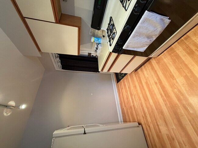 Building Photo - 7400 N Sheridan Rd