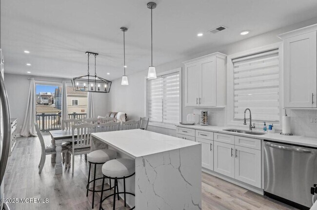 Building Photo - 207 Carteret Ave