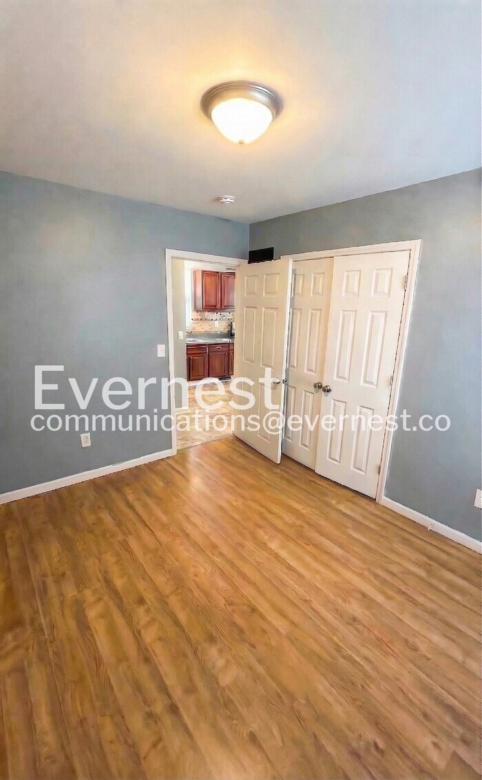 Building Photo - 2167 Edmund Ave