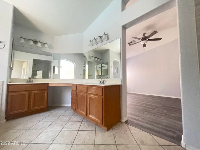 Building Photo - 963 W Morelos St