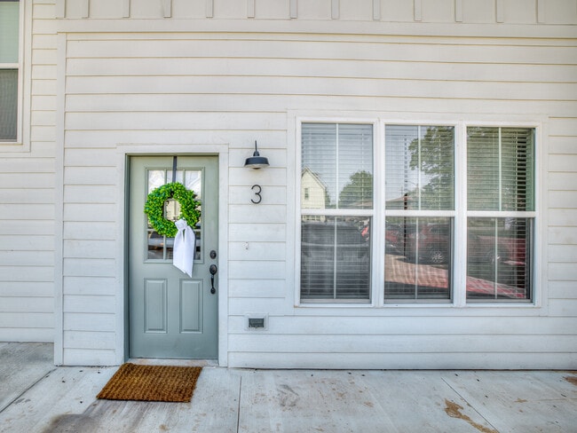 Building Photo - 1644 N Leverett Ave