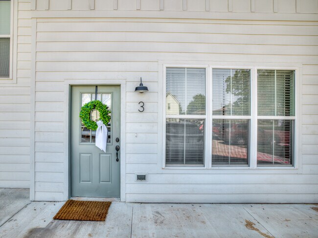 Building Photo - 1676 N Leverett Ave