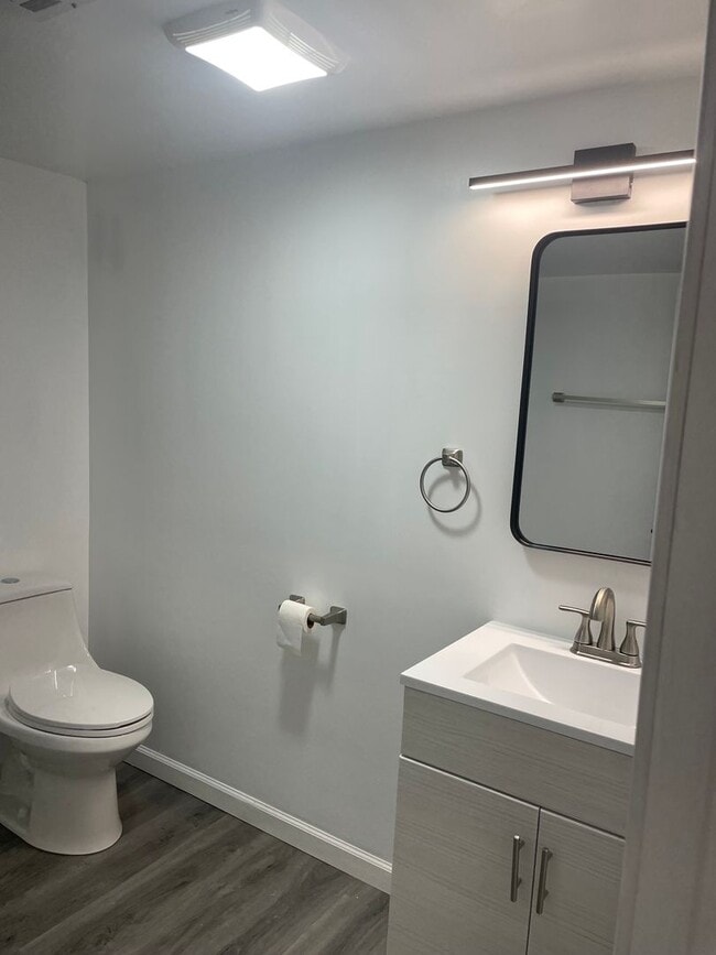 Building Photo - Must See!!! 1 bedroom 1 bath duplex completely remodeled inside.