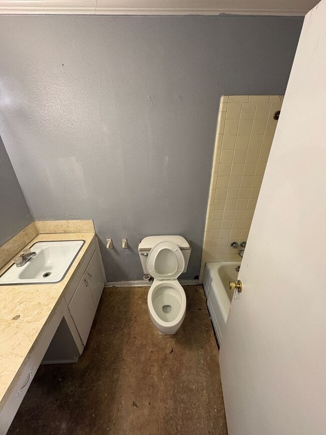 Building Photo - 5526 Cross Timbers Dr