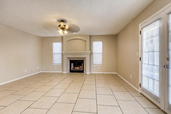 Building Photo - 900 Tecate Pl