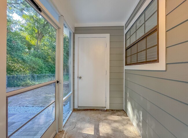 Building Photo - MODERN & Redone 1/1 w/ Tile Floors Throughout, Stainless Appliances, Granite Counters, Washer/Dry...