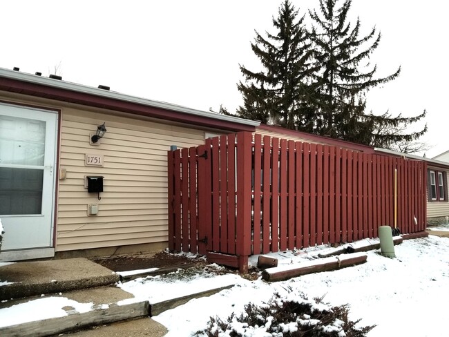 Building Photo - 1751 Queensbury Cir