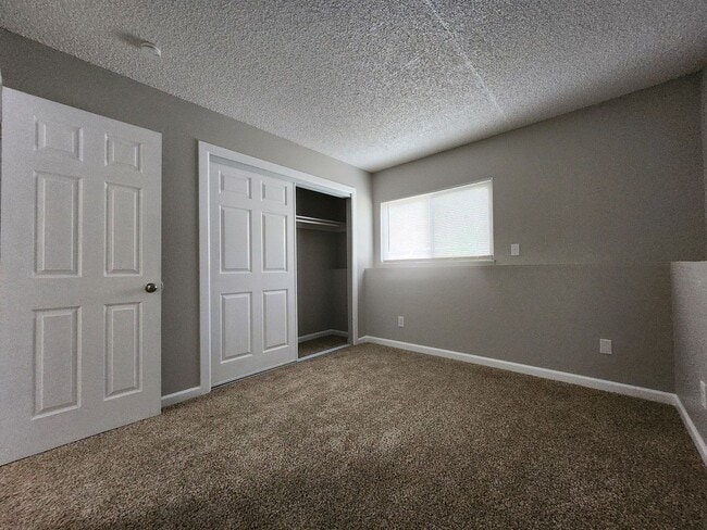 Building Photo - 2922 Straus Ln