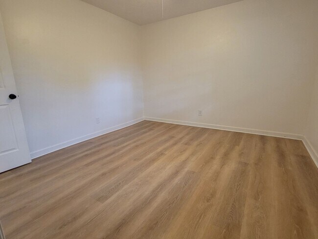 Building Photo - 2BD 1BA Home (Newly Renovated, Yardcare In...