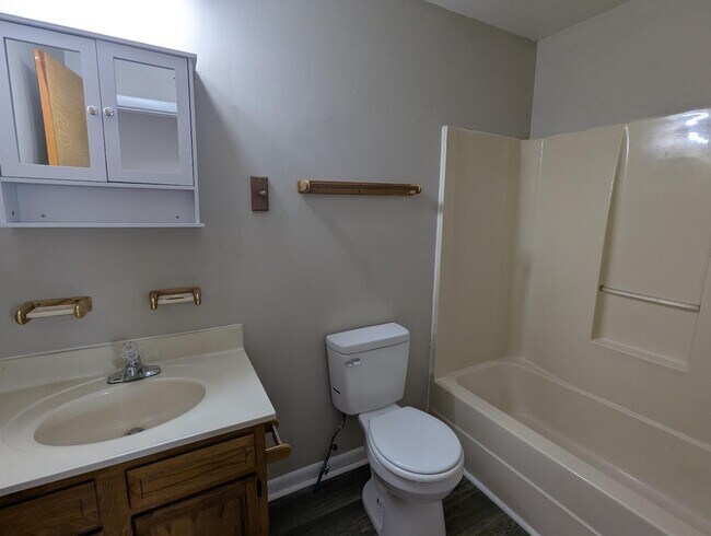 Building Photo - 343 Cherrydale Ave