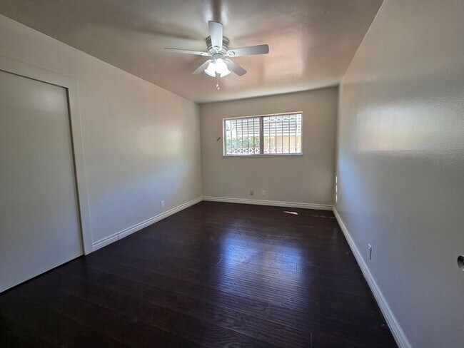 Building Photo - New Listing!