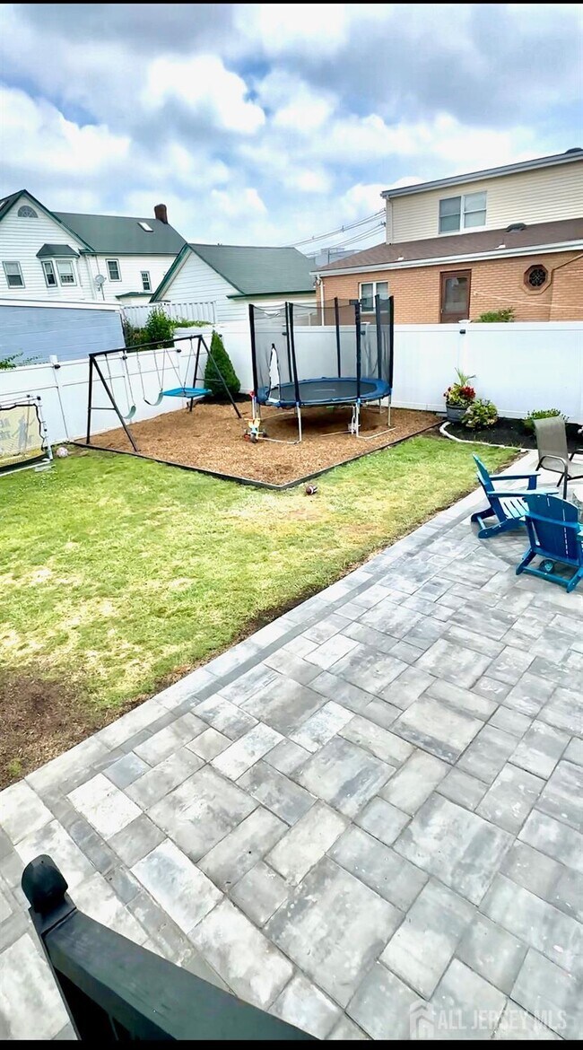 Building Photo - 985 Arnet Ave