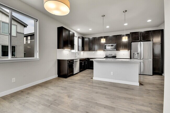 Building Photo - $2,620.95 - 3 Bed, 2.5 Bath Home in Aurora with AC and In Unit Laundry!