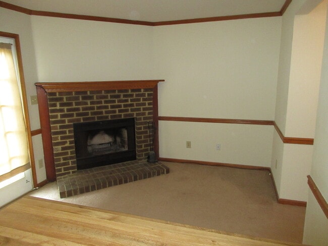 Building Photo - York Crossing Town Houses