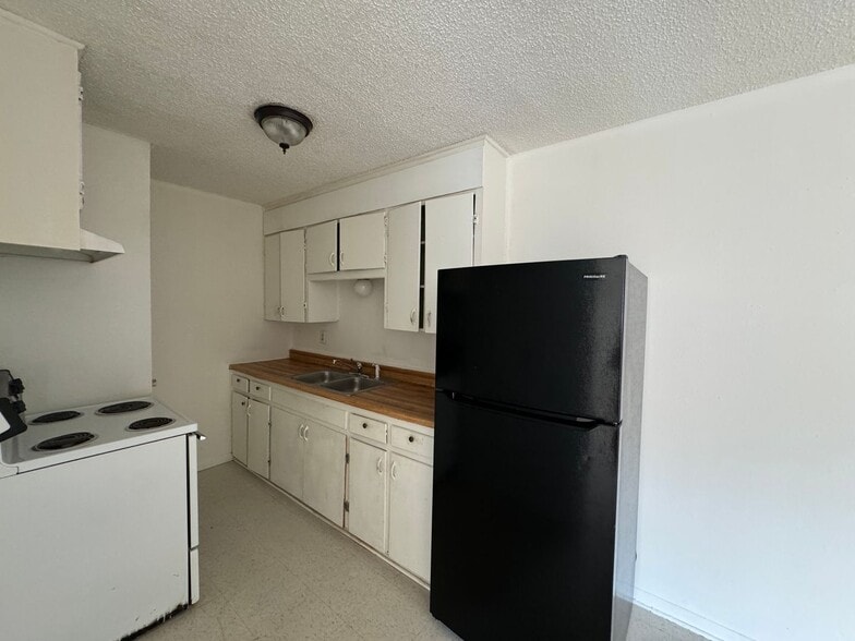 Building Photo - 503 Sunset Ln