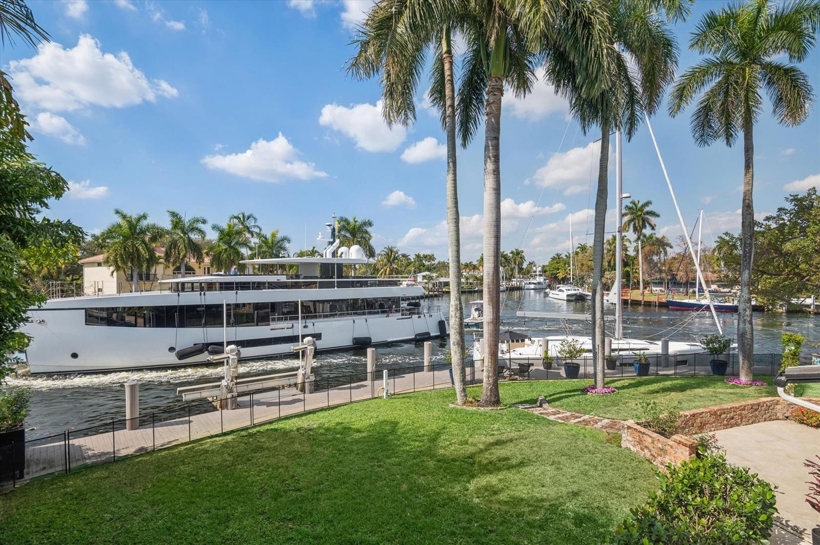 Building Photo - 600 SW 8th Ter