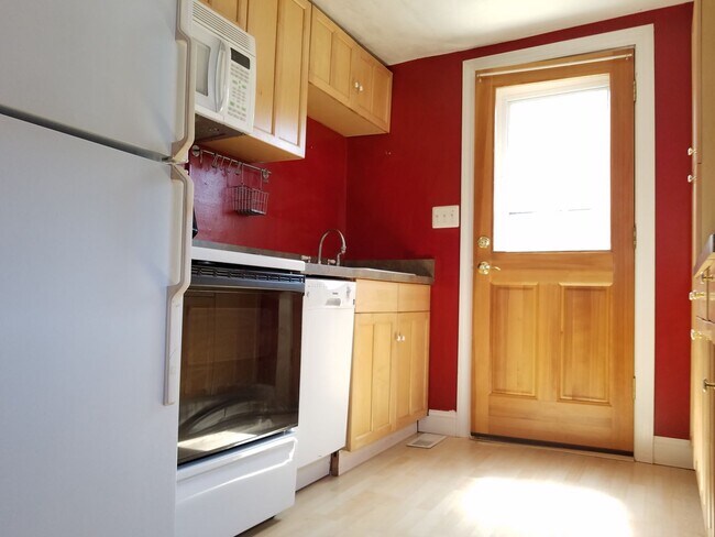 Building Photo - Charming townhouse in downtown Frederick r...