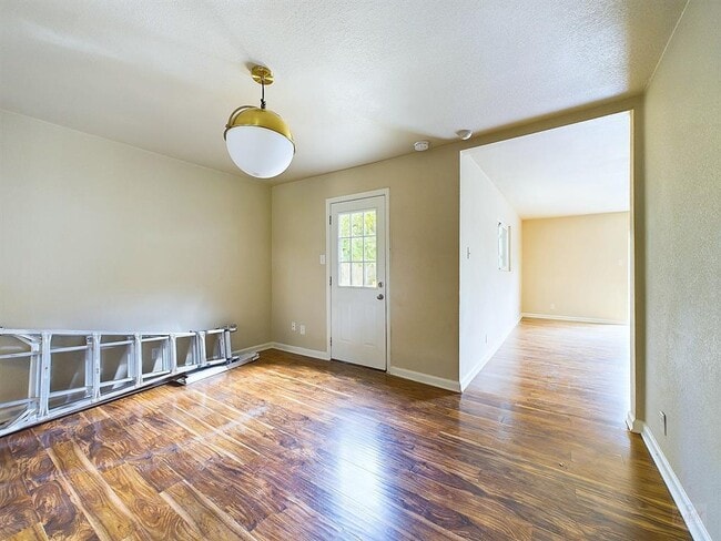 Building Photo - 1411 Kamar Dr