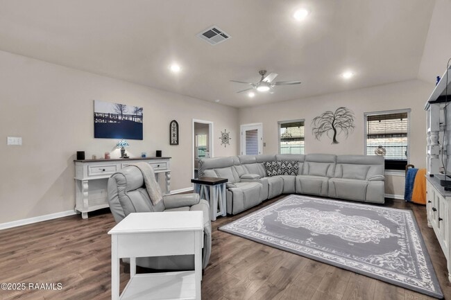 Building Photo - 101 Chestnut Oak Dr