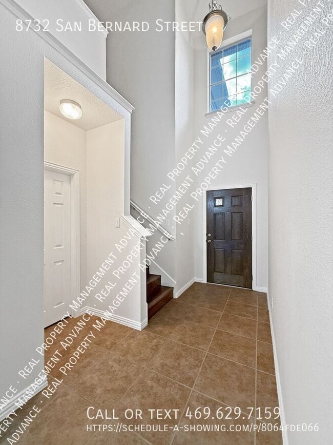 Building Photo - 8732 San Bernard St
